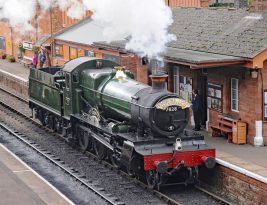 How to Utilize Stopovers to Explore Small Towns by Train?
