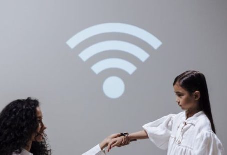 Wi-Fi - Mother and daughter with smartwatch and Wi-Fi symbol
